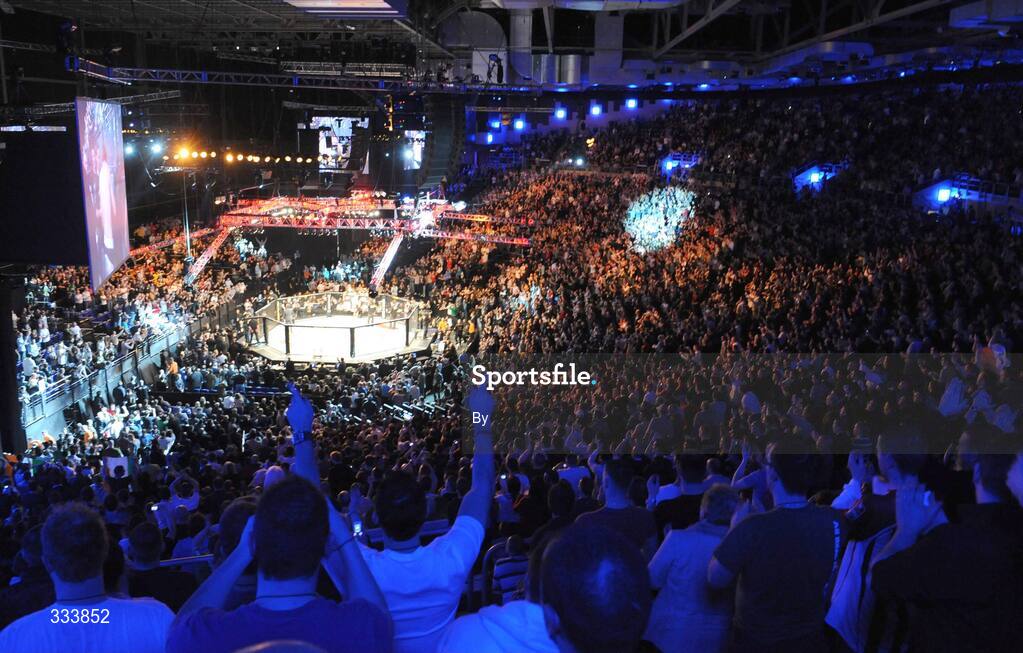 17 January 2009; Thomas "The Tank" Egan receives a standing ovation as he makes his way into the octagon before being defeated by John Hathaway in their welterweight bout. UFC 93, Ultimate Fighting Championship, The O2, Dublin. Picture credit: Diarmuid Greene / SPORTSFILE