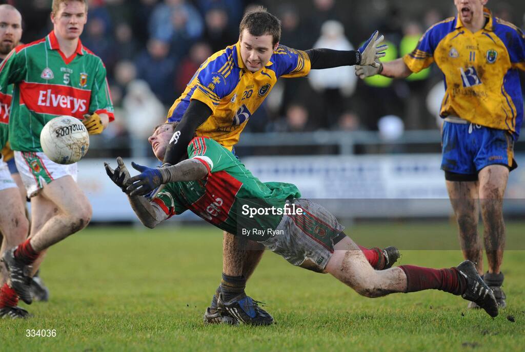 18 January 2009; Colm Boyle, Mayo, in action against Senan Kilbride, Roscommon. FBD League, Section A, Mayo v Roscommon, Ballyhaunis GAA Club, Ballyhaunis, Co. Mayo. Picture credit: Ray Ryan / SPORTSFILE