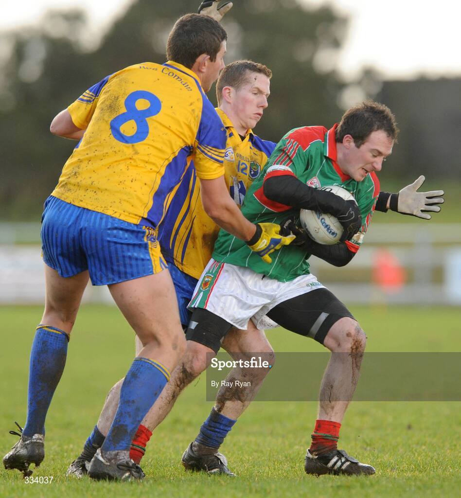 18 January 2009; Alan Dillion, Mayo, in action against Karol Mannion and Seanie McDermott, Roscommon. FBD League, Section A, Mayo v Roscommon, Ballyhaunis GAA Club, Ballyhaunis, Co. Mayo. Picture credit: Ray Ryan / SPORTSFILE