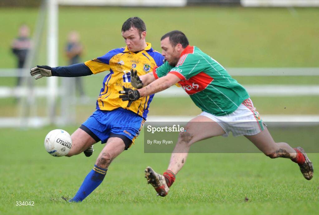 18 January 2009; Brian Higgins, Roscommon, in action against Trevor Mortimer, Mayo. FBD League, Section A, Mayo v Roscommon, Ballyhaunis GAA Club, Ballyhaunis, Co. Mayo. Picture credit: Ray Ryan / SPORTSFILE