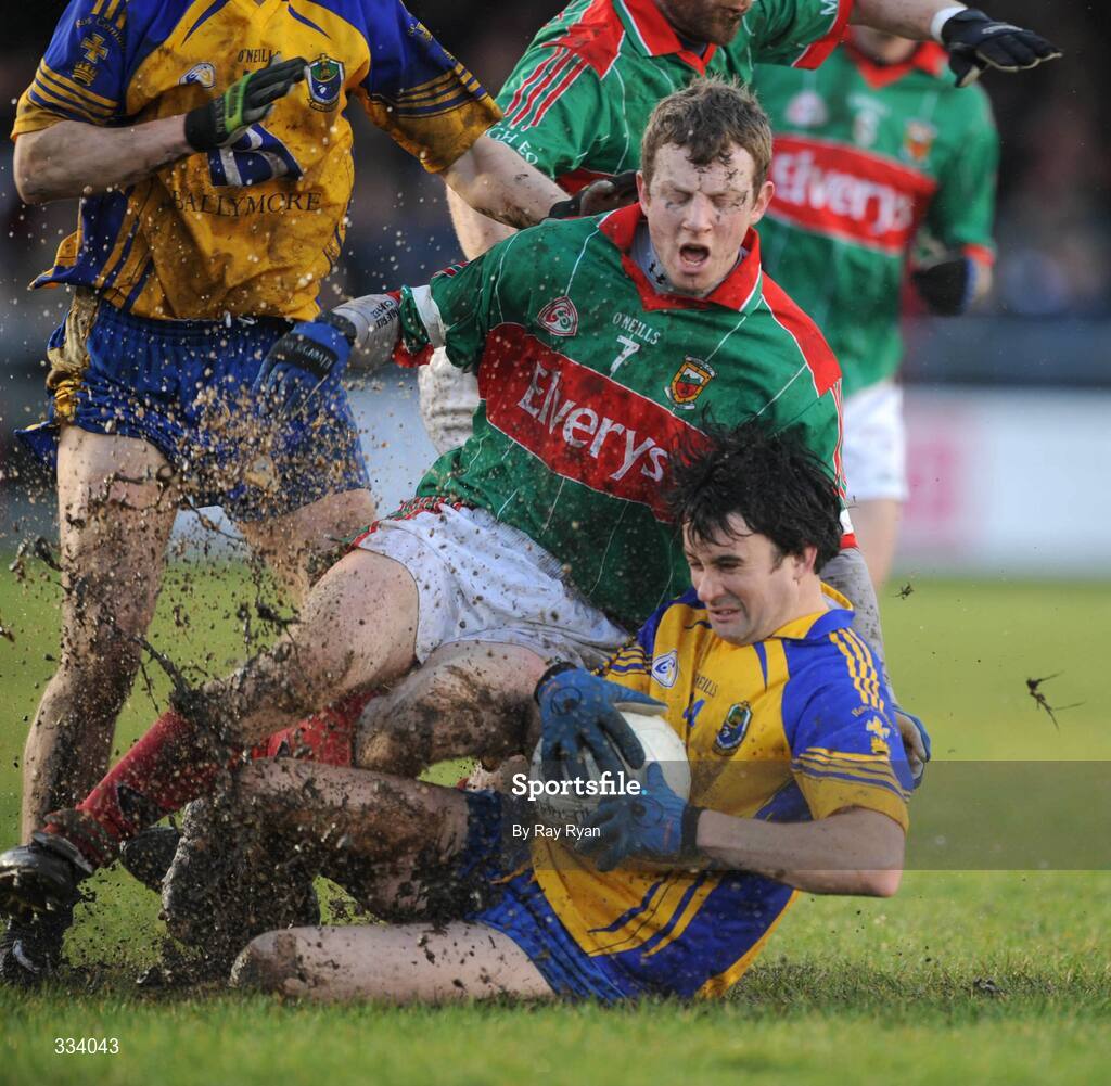 18 January 2009; Michael Duignan, Roscommon, in action against Colm Boyle, Mayo. FBD League, Section A, Mayo v Roscommon, Ballyhaunis GAA Club, Ballyhaunis, Co. Mayo. Picture credit: Ray Ryan / SPORTSFILE