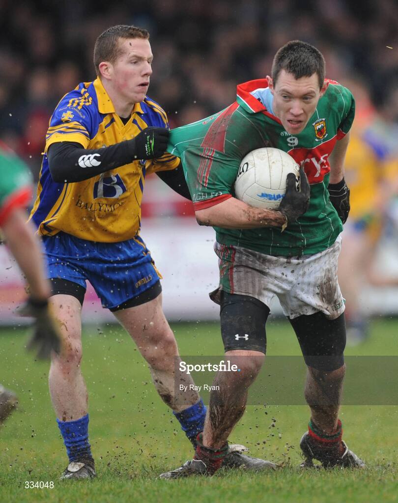 18 January 2009; Barry Kelly, Mayo, in action against Seanie McDermott, Roscommon. FBD League, Section A, Mayo v Roscommon, Ballyhaunis GAA Club, Ballyhaunis, Co. Mayo. Picture credit: Ray Ryan / SPORTSFILE