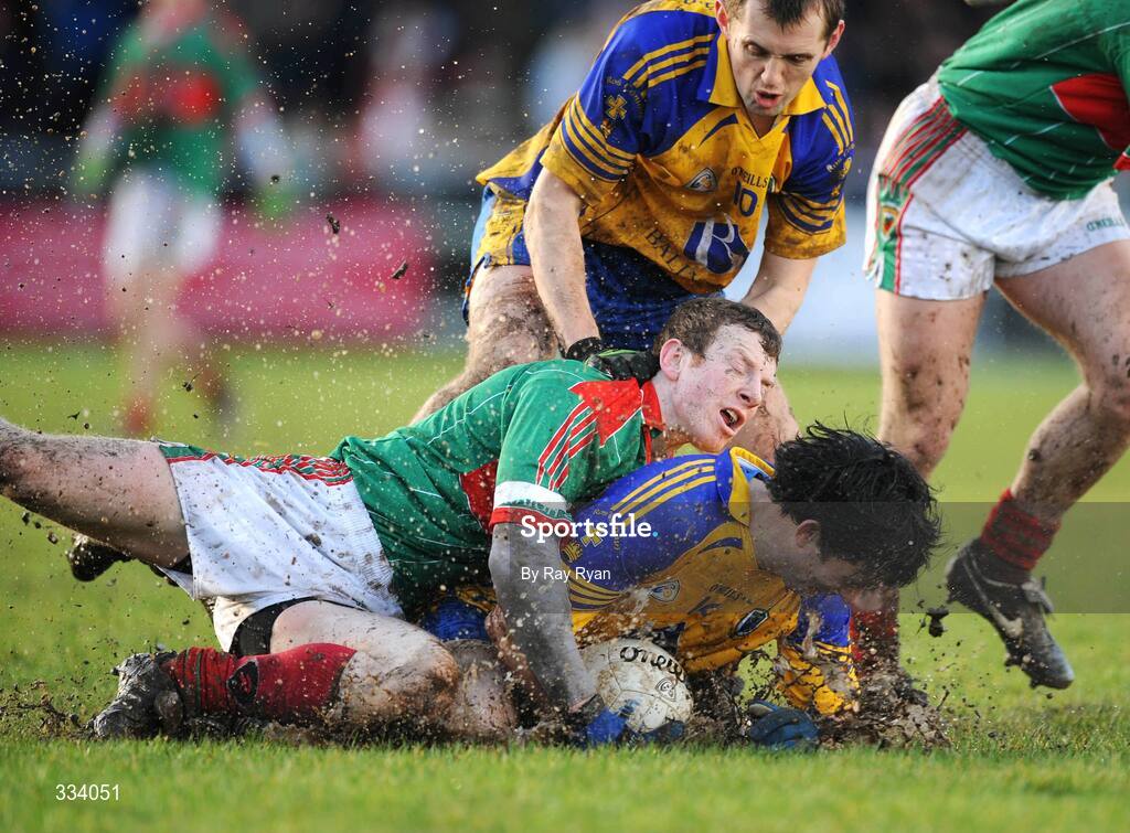 18 January 2009; Michael Duignan, Roscommon, in action against Colm Boyle, Mayo. FBD League, Section A, Mayo v Roscommon, Ballyhaunis GAA Club, Ballyhaunis, Co. Mayo. Picture credit: Ray Ryan / SPORTSFILE