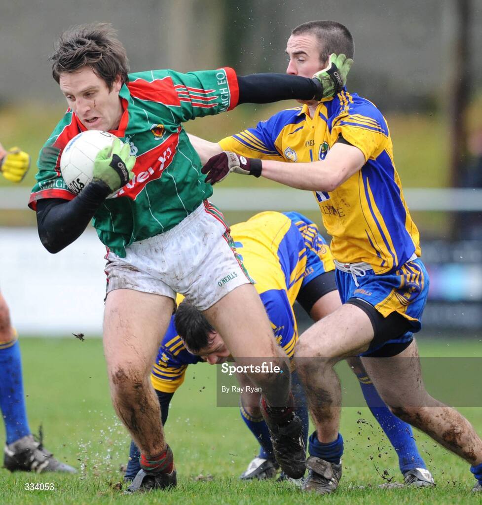 18 January 2009; Billy Joe Padden, Mayo, in action against Damien Keenehan,  Roscommon. FBD League, Section A, Mayo v Roscommon, Ballyhaunis GAA Club, Ballyhaunis, Co. Mayo. Picture credit: Ray Ryan / SPORTSFILE