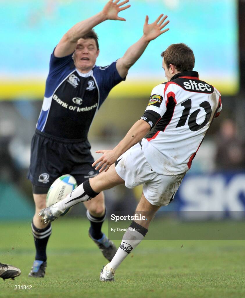 25 January 2009; Brian O'Driscoll, Leinster, attempts to block the kick of David Blair, Edinburgh. Heineken Cup, Pool 2, Round 6, Leinster v Edinburgh, RDS, Dublin. Picture credit: David Maher / SPORTSFILE