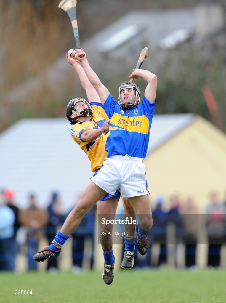 25 January 2009; Brendan Bugler, Clare, in action against James Woodlock, Tipperary. Waterford Crystal Cup Hurling Final, Clare v Tipperary, Ogonnolloe, Co. Clare. Picture credit: Pat Murphy / SPORTSFILE