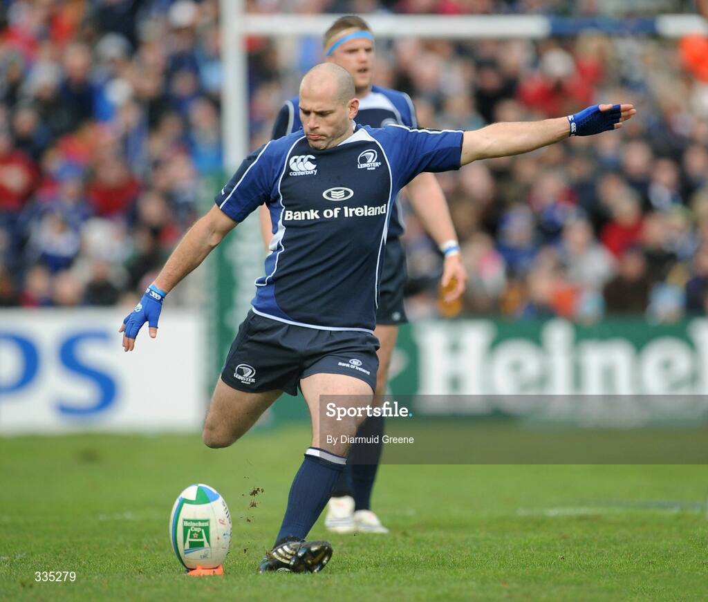 25 January 2009; Felipe Contepomi, Leinster, kicks a penalty. Heineken Cup, Pool 2, Round 6, Leinster v Edinburgh, RDS, Dublin. Picture credit: Diarmuid Greene / SPORTSFILE