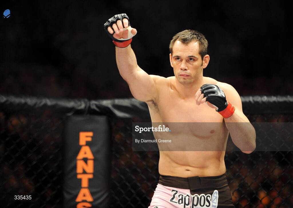 17 January 2009; Rich "Ace" Franklin during his light heavyweight bout against Dan "Hendo" Henderson. UFC 93, Ultimate Fighting Championship, The O2, Dublin. Picture credit: Diarmuid Greene / SPORTSFILE