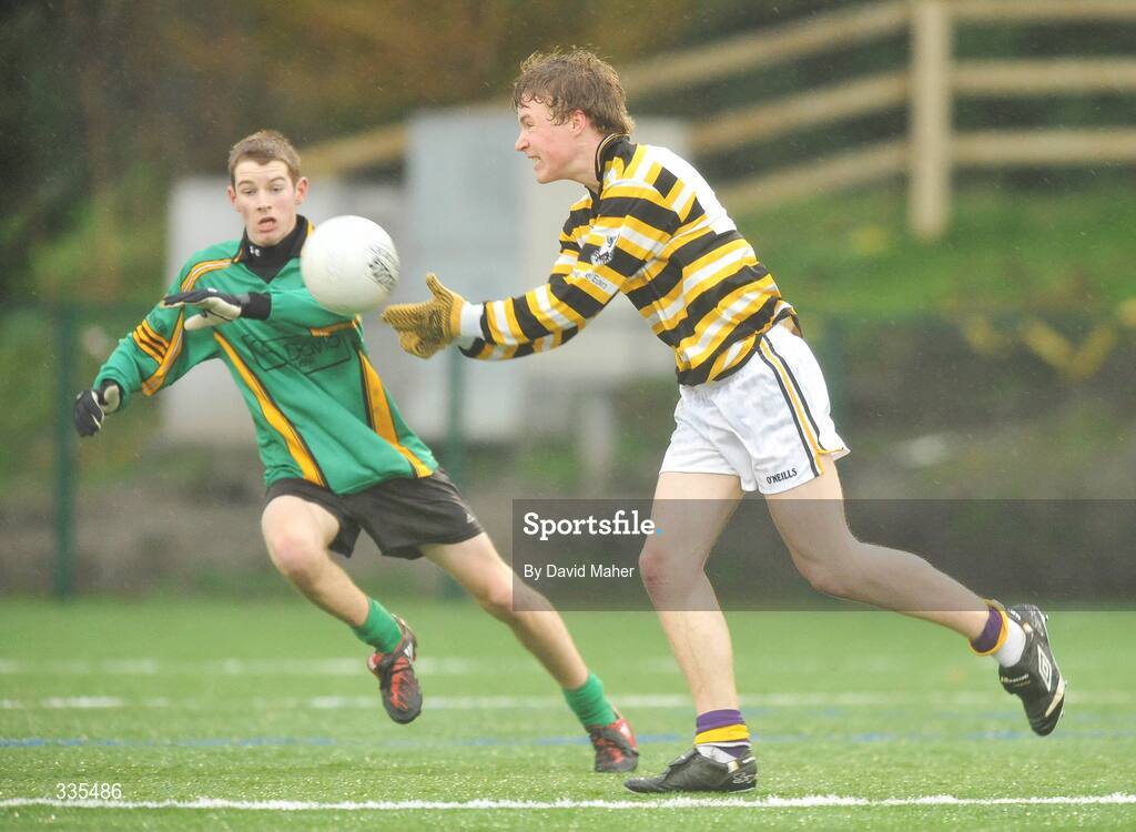 30 January 2009; Ben Ó Logáin, Colaiste Eoin, in action against Stephen Fitzsimons, St. Benildus College. Dublin Senior A schools football semi-final. St. Benildus College v Colaiste Eoin, Belfield, Dublin. Picture credit: David Maher / SPORTSFILE