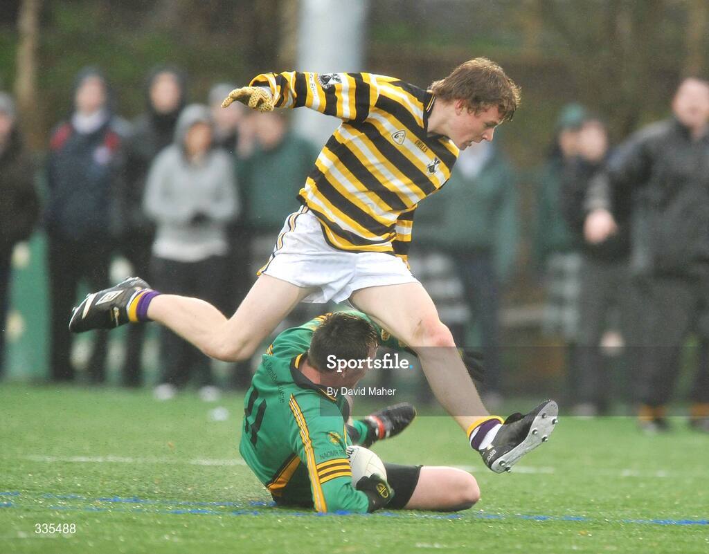 30 January 2009; Ben Ó Logáin, Colaiste Eoin, in action against Conor Haskins, St. Benildus College. Dublin Senior A Schools Semi-Final. St. Benildus College v Colaiste Eoin, Belfield, Dublin. Picture credit: David Maher / SPORTSFILE