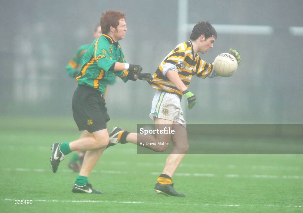 30 January 2009; Colm Mac Gearailt, Colaiste Eoin, in action against Jamie O'Connor, St. Benildus College. Dublin Senior A Schools Semi-Final, St. Benildus College v Colaiste Eoin. Belfield, Dublin. Picture credit: David Maher / SPORTSFILE
