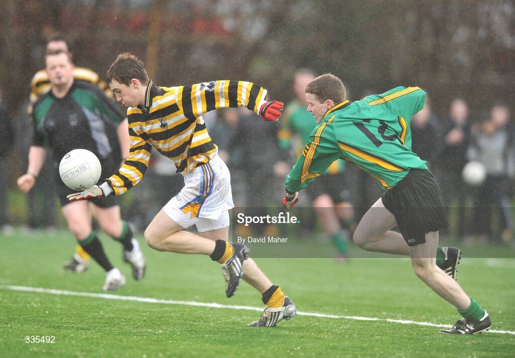 30 January 2009; Aaron O Murchú, Colaiste Eoin, in action against Fergal Duffy, St. Benildus College. Dublin Senior A schools football semi-final. St. Benildus College v Colaiste Eoin, Belfield, Dublin. Picture credit: David Maher / SPORTSFILE