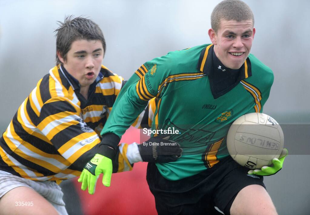 30 January 2009; John Quinn, St. Benildus College, in action against Eoin Ó Loinsigh, Colaiste Eoin. Dublin Senior A schools football semi-final. St. Benildus College v Colaiste Eoin, Belfield, Dublin. Picture credit: Daire Brennan / SPORTSFILE