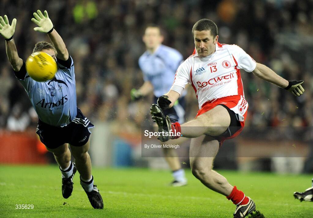 31 January 2009; Stephen O'Neill, Tyrone, in action against Alan Hubbard, Dublin. Allianz National Football League, Division 1, Round 1, Dublin v Tyrone, Croke Park, Dublin. Picture credit: Oliver McVeigh / SPORTSFILE