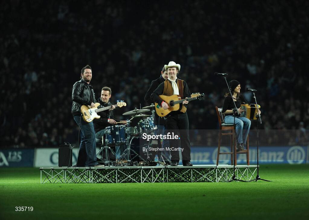 31 January 2009; Mundy and Sharon Shannon perform during half-time activities which mark the start of the 125th Anniversary Celebrations of the founding of the GAA in 1884. Dublin v Tyrone, Allianz GAA National Football League, Division 1, Round 1. Croke Park, Dublin. Picture credit: Stephen McCarthy / SPORTSFILE