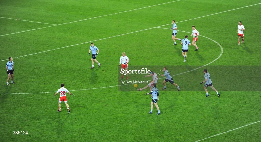 31 January 2009; Sean Cavanagh shoots goalwards for Tyrone in the closing minutes of the game. Allianz GAA National Football League, Division 1, Round 1, Dublin v Tyrone, Croke Park, Dublin. Picture credit: Ray McManus / SPORTSFILE