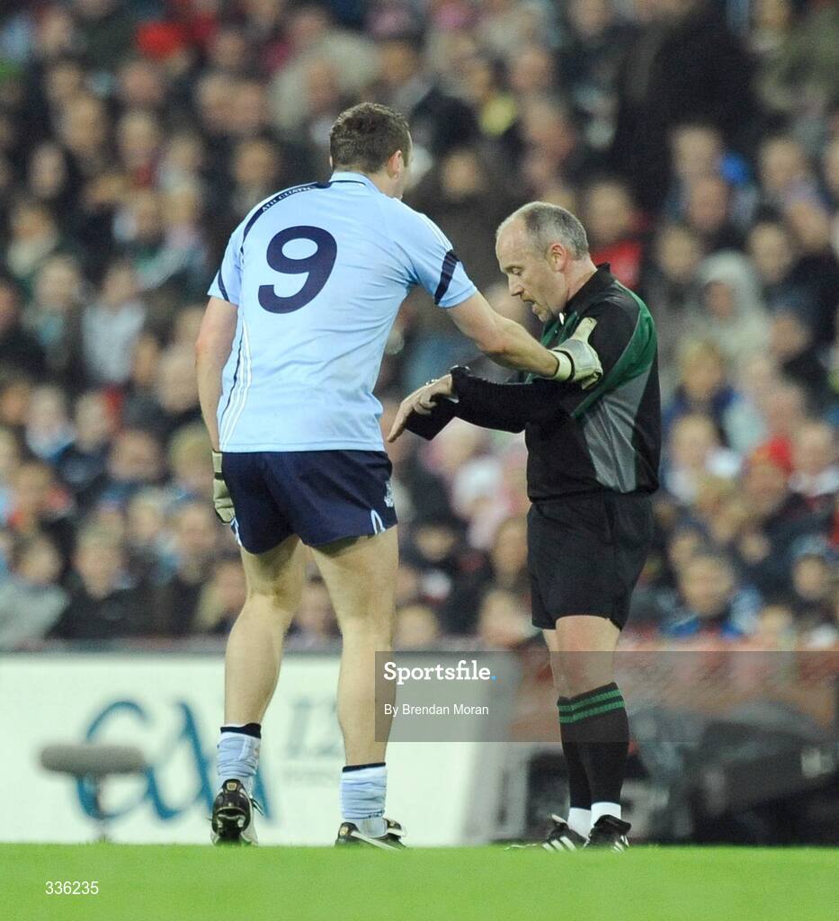 31 January 2009; Referee Marty Duffy signals to Dublin's Ciaran Whelan the reason that Whelan was being shown a black book for. Allianz National Football League, Division 1, Round 1, Dublin v Tyrone, Croke Park, Dublin. Picture credit: Brendan Moran / SPORTSFILE