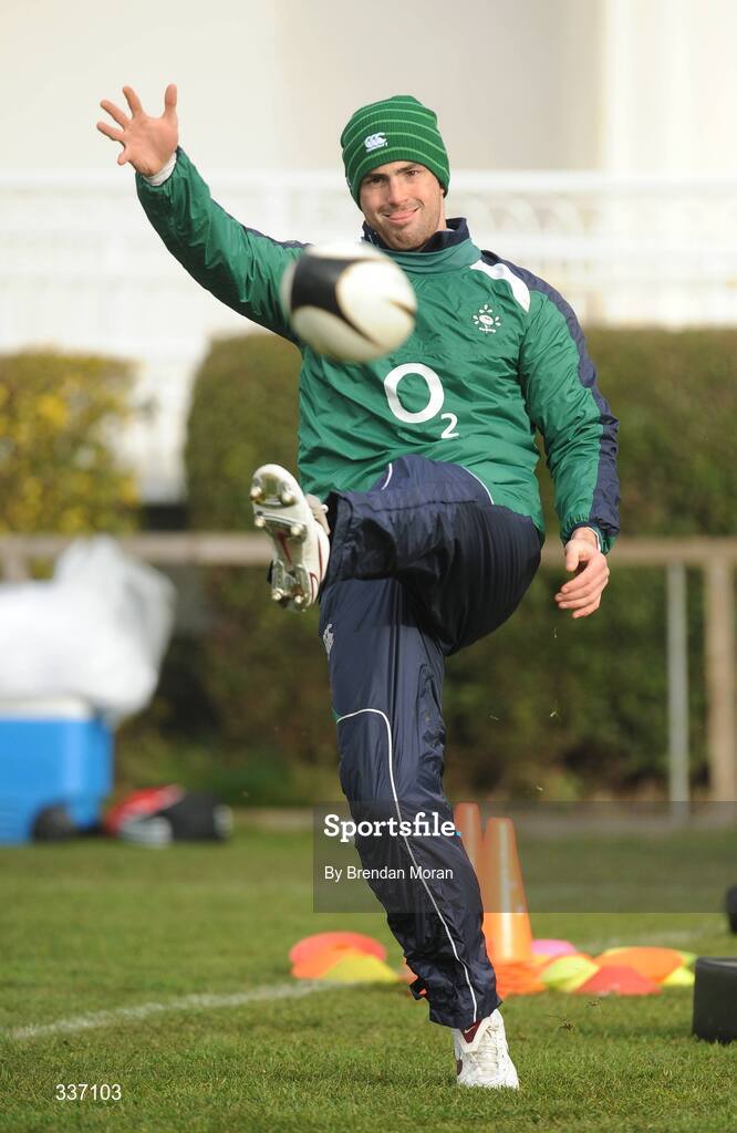 11 February 2009; Ireland's Rob Kearney in action during squad training ahead of their RBS Six Nations Championship game against Italy on Sunday. RDS, Dublin. Picture credit: Brendan Moran / SPORTSFILE