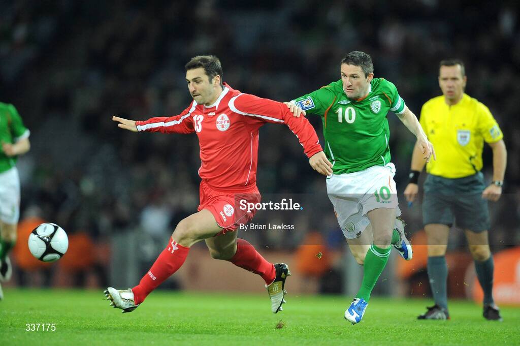 11 February 2009; Robbie Keane, Republic of Ireland, in action against Zurab Khizanishvili, Georgia. 2010 FIFA World Cup Qualifier, Republic of Ireland v Georgia, Croke Park, Dublin. Picture credit: Brian Lawless / SPORTSFILE