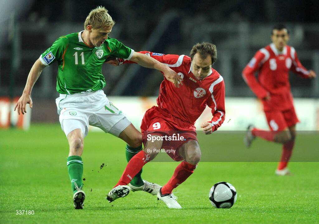 11 February 2009; Alexander Iashvili, Georgia, in action against Damien Duff, Republic of Ireland. 2010 FIFA World Cup Qualifier, Republic of Ireland v Georgia. Croke Park, Dublin. Picture credit: Pat Murphy / SPORTSFILE