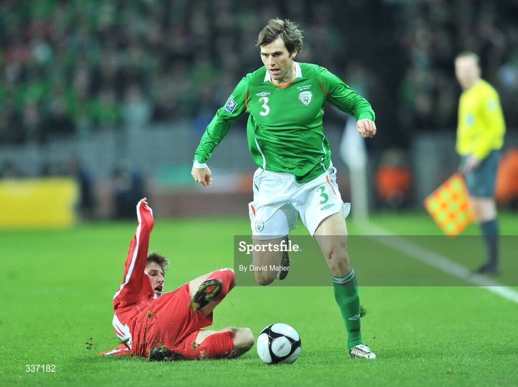11 February 2009; Kevin Kilbane, Republic of Ireland, in action against Beqa Gotsiridze, Georgia. 2010 FIFA World Cup Qualifier, Republic of Ireland v Georgia. Croke Park, Dublin. Picture credit: David Maher / SPORTSFILE