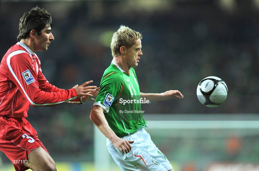 11 February 2009; Damien Duff, Republic of Ireland, in action against Ucha Lobjanidze, Georgia. 2010 FIFA World Cup Qualifier, Republic of Ireland v Georgia. Croke Park, Dublin. Picture credit: David Maher / SPORTSFILE