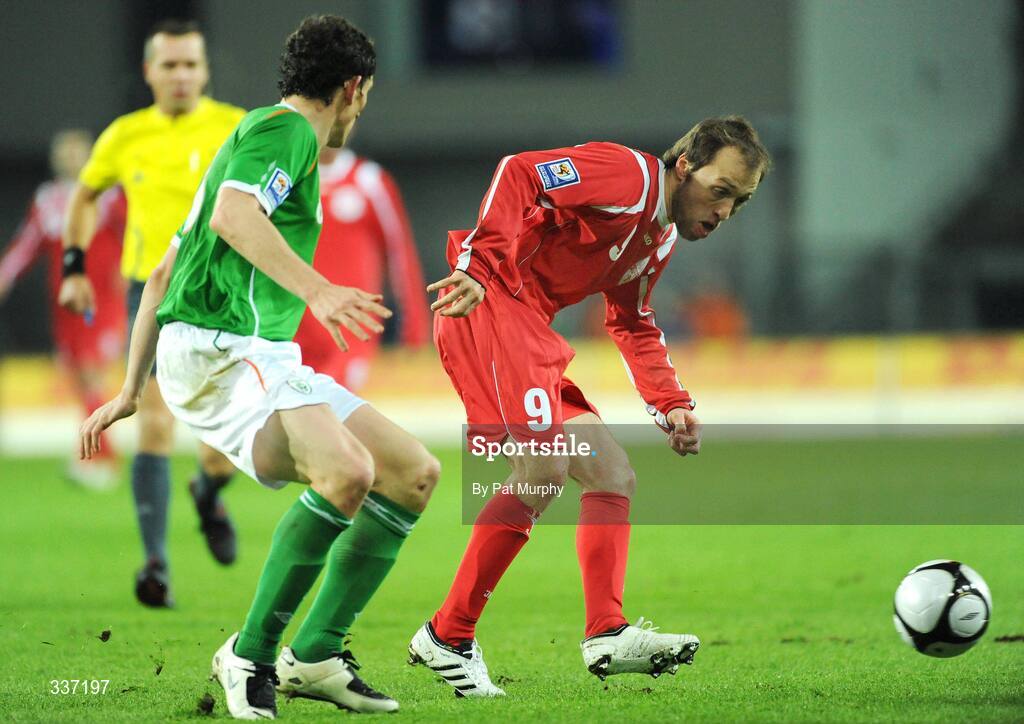 11 February 2009; Alexander Iashvili, Georgia, in action against Keith Andrews, Republic of Ireland. 2010 FIFA World Cup Qualifier, Republic of Ireland v Georgia. Croke Park, Dublin. Picture credit: Pat Murphy / SPORTSFILE