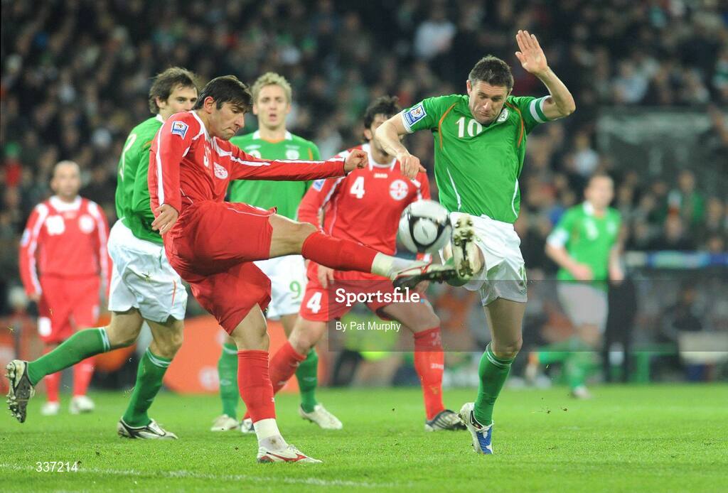 11 February 2009; Robbie Keane, Republic of Ireland, in action against Ucha Lobjanidze, Georgia. 2010 FIFA World Cup Qualifier, Republic of Ireland v Georgia. Croke Park, Dublin. Picture credit: Pat Murphy / SPORTSFILE