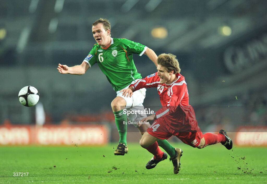 11 February 2009; Glenn Whelan, Republic of Ireland, in action against Beqa Gotsiridze, Georgia. 2010 FIFA World Cup Qualifier, Republic of Ireland v Georgia. Croke Park, Dublin. Picture credit: David Maher / SPORTSFILE
