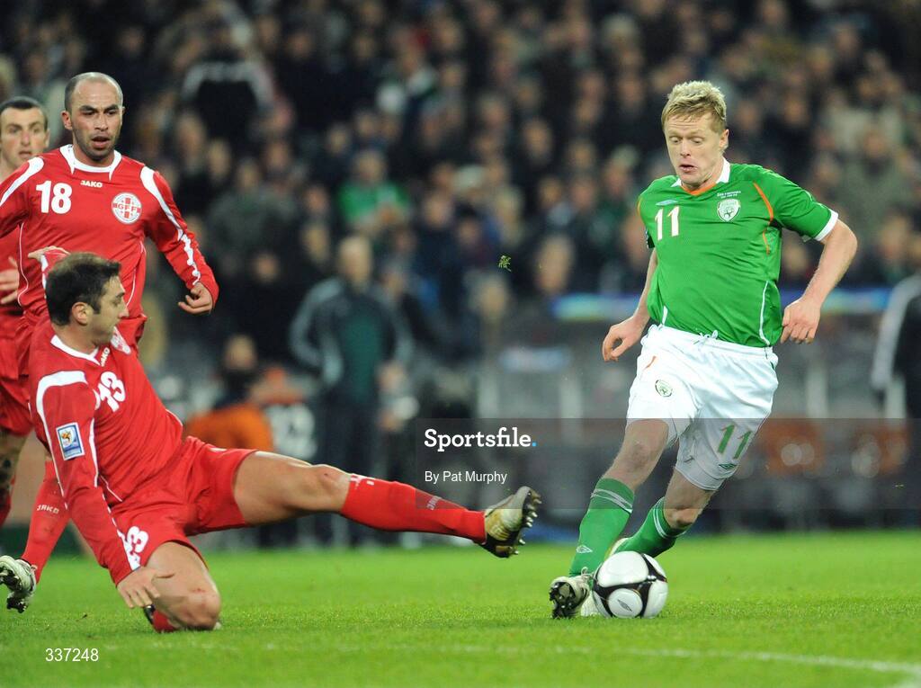11 February 2009; Damien Duff, Republic of Ireland, in action against Zurab Khizanishvili, Georgia. 2010 FIFA World Cup Qualifier, Republic of Ireland v Georgia. Croke Park, Dublin. Picture credit: Pat Murphy / SPORTSFILE