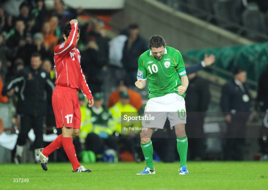 11 February 2009; Republic of Ireland's Robbie Keane celebrates victory at the final whistle. 2010 FIFA World Cup Qualifier, Republic of Ireland v Georgia. Croke Park, Dublin. Picture credit: Pat Murphy / SPORTSFILE
