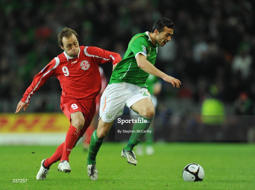 11 February 2009; Stephen Kelly, Republic of Ireland, in action against Alexander Iashvili, Georgia. 2010 FIFA World Cup Qualifier, Republic of Ireland v Georgia. Croke Park, Dublin. Picture credit: Stephen McCarthy / SPORTSFILE