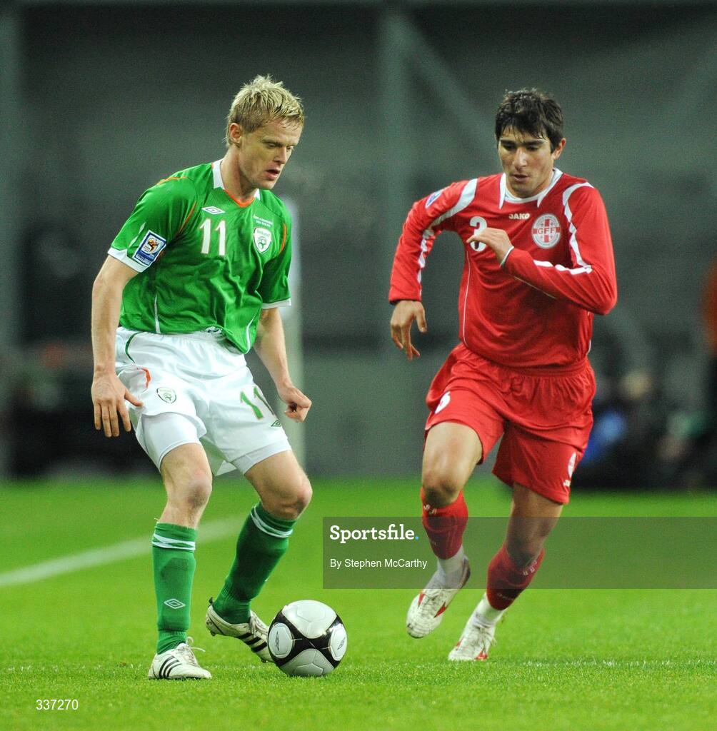 11 February 2009; Damien Duff, Republic of Ireland, in action against Ucha Lobjanidze, Georgia. 2010 FIFA World Cup Qualifier, Republic of Ireland v Georgia. Croke Park, Dublin. Picture credit: Stephen McCarthy / SPORTSFILE