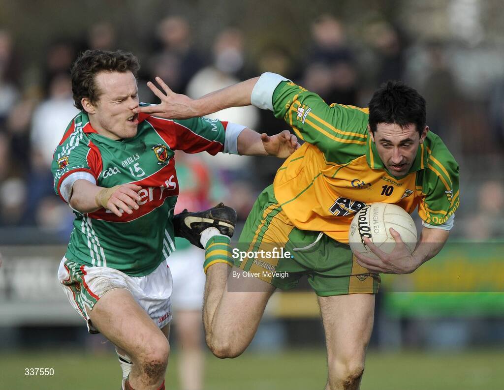14 February 2009; Rory Kavanagh, Donegal, in action against Andy Moran, Mayo. Allianz GAA National Football League, Division 1, Round 2, Donegal v Mayo, Letterkenny, Co. Donegal. Picture credit: Oliver McVeigh / SPORTSFILE