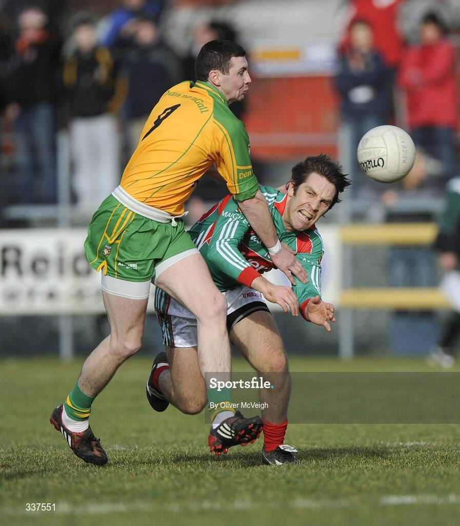 14 February 2009; Billy Padden, Mayo, in action against Ciaran Bonner, Donegal. Allianz GAA National Football League, Division 1, Round 2, Donegal v Mayo, Letterkenny, Co. Donegal. Picture credit: Oliver McVeigh / SPORTSFILE