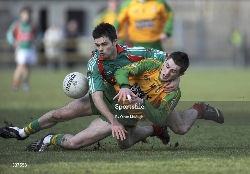 14 February 2009; Stephen Griffin, Donegal, in action against Ger Cafferkey, Mayo. Allianz GAA National Football League, Division 1, Round 2, Donegal v Mayo, Letterkenny, Co. Donegal. Picture credit: Oliver McVeigh / SPORTSFILE