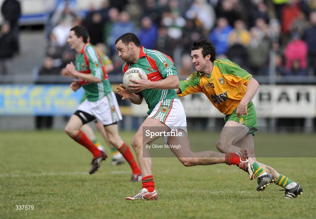 14 February 2009; Trevor Mortimer, Mayo, in action against David Walsh, Donegal. Allianz GAA National Football League, Division 1, Round 2, Donegal v Mayo, Letterkenny, Co. Donegal. Picture credit: Oliver McVeigh / SPORTSFILE