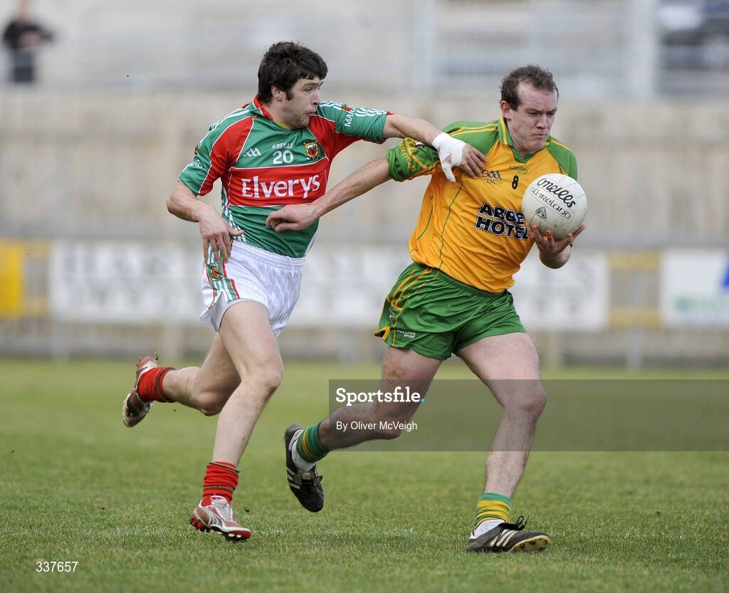 14 February 2009; Neil Gallagher, Donegal, in action against Pat Harte, Mayo. Allianz GAA NFL Division 1 Round 2, Donegal v Mayo, Letterkenny, Co. Donegal. Picture credit: Oliver McVeigh / SPORTSFILE