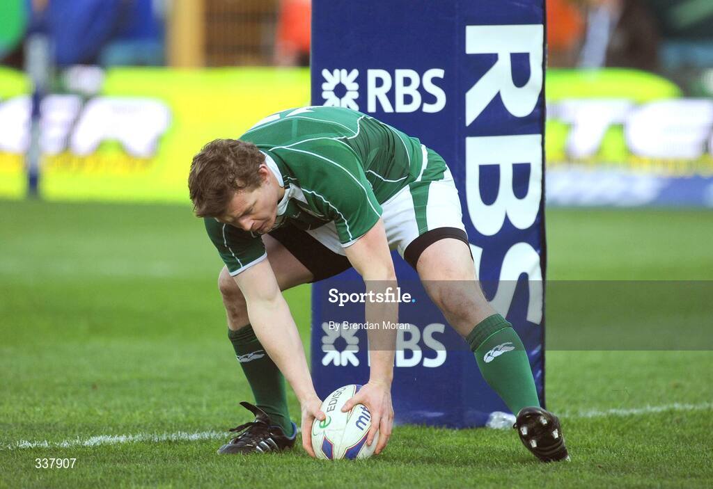 15 February 2009; Brian O'Driscoll, Ireland, scores his side's fifth try against Italy. RBS Six Nations Championship, Italy v Ireland, Stadio Flaminio, Rome, Italy. Picture credit: Brendan Moran / SPORTSFILE
