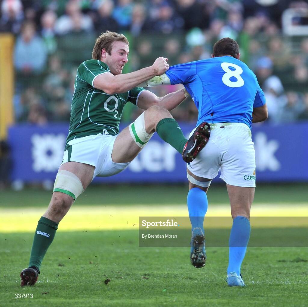 15 February 2009; Stephen Ferris, Ireland, tackles Sergio Parisse, Italy. RBS Six Nations Championship, Italy v Ireland, Stadio Flaminio, Rome, Italy. Picture credit: Brendan Moran / SPORTSFILE
