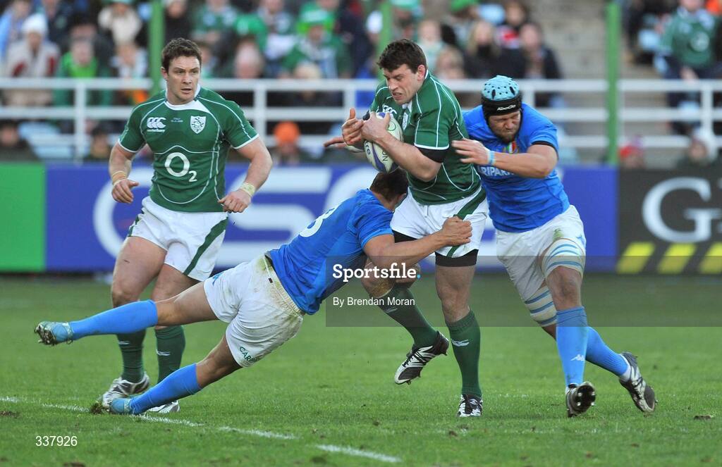 15 February 2009; Denis Leamy, Ireland, is tackled by Carlo Del Fava, Italy. RBS Six Nations Championship, Italy v Ireland, Stadio Flaminio, Rome, Italy. Picture credit: Brendan Moran / SPORTSFILE