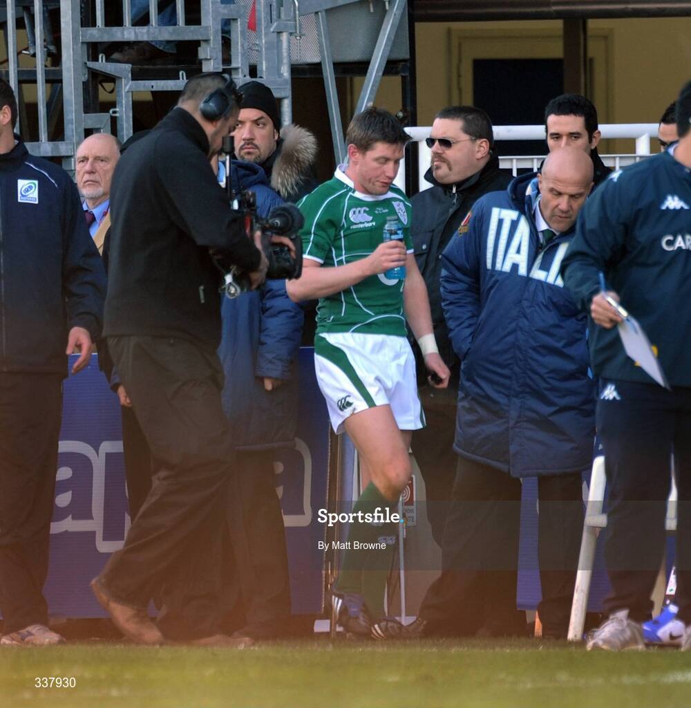 15 February 2009; Ronan O'Gara, Ireland, makes his way to the sin-bin during the first half. RBS Six Nations Championship, Italy v Ireland, Stadio Flaminio, Rome, Italy. Picture credit: Matt Browne / SPORTSFILE