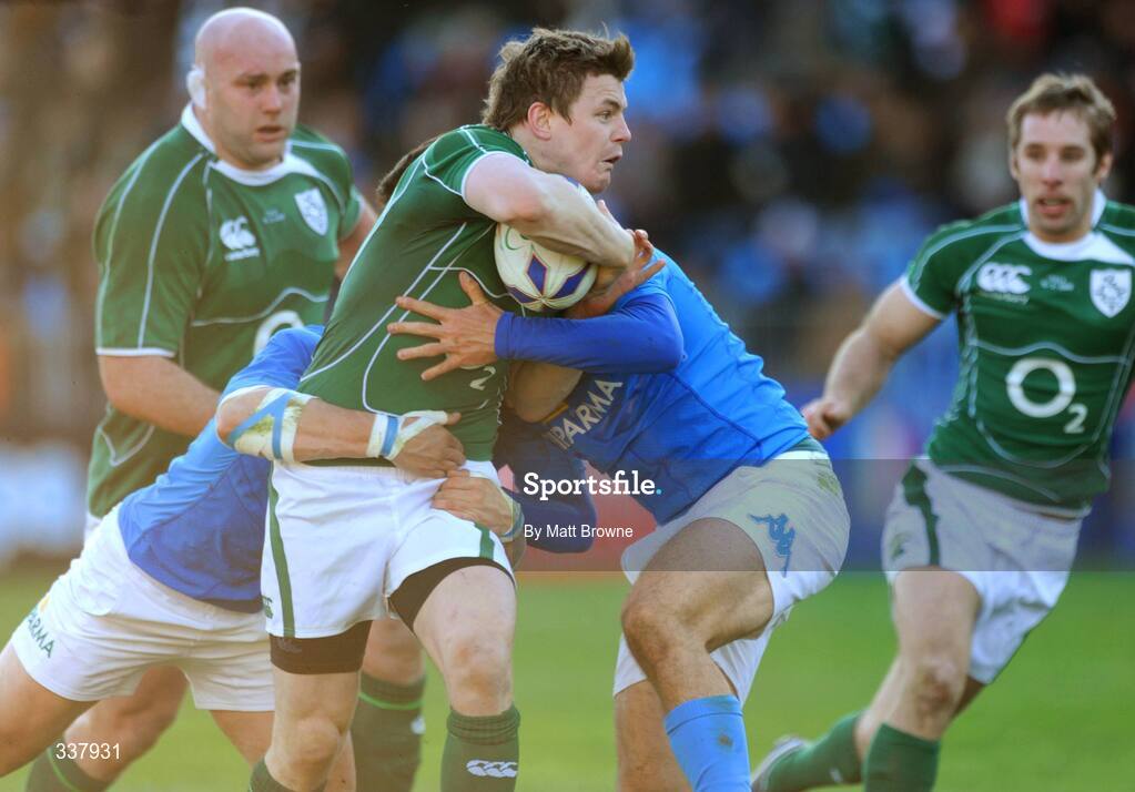 15 February 2009; Brian O'Driscoll, Ireland, is tackled by Mauro Bergamasco and Luke McLean, Italy. RBS Six Nations Championship, Italy v Ireland, Stadio Flaminio, Rome, Italy. Picture credit: Matt Browne / SPORTSFILE