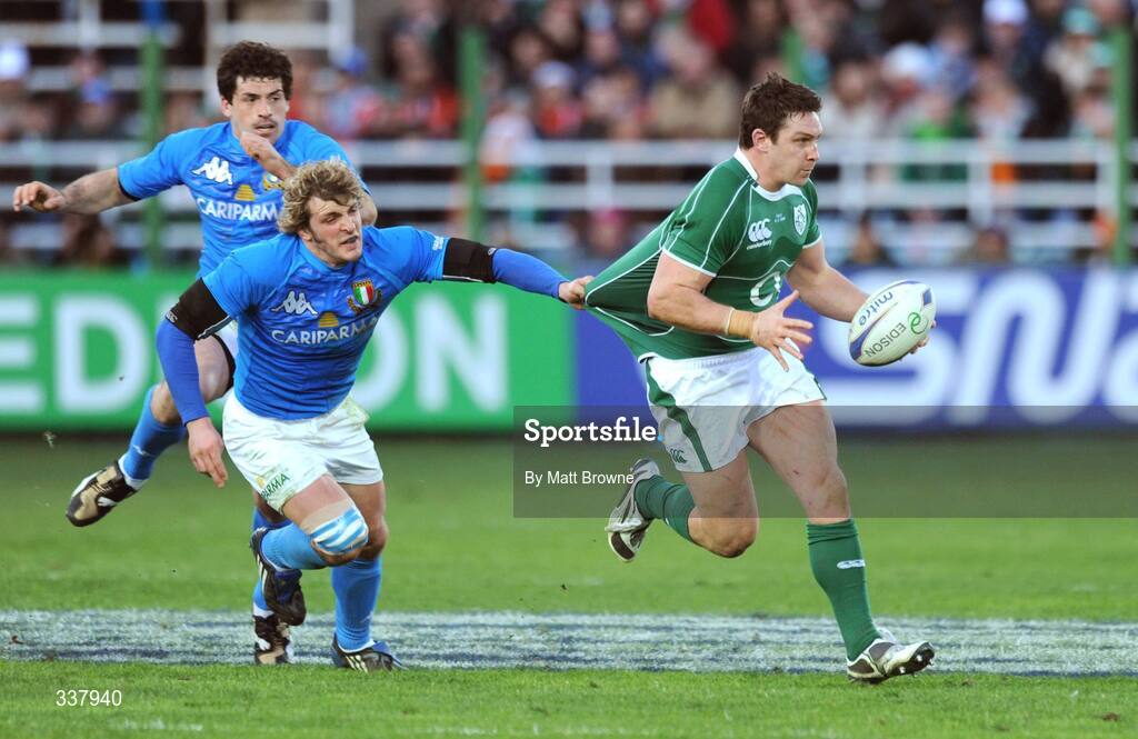 15 February 2009; David Wallace, Ireland, is tackled by Mirco Bergamasco, Italy. RBS Six Nations Championship, Italy v Ireland, Stadio Flaminio, Rome, Italy. Picture credit: Matt Browne / SPORTSFILE