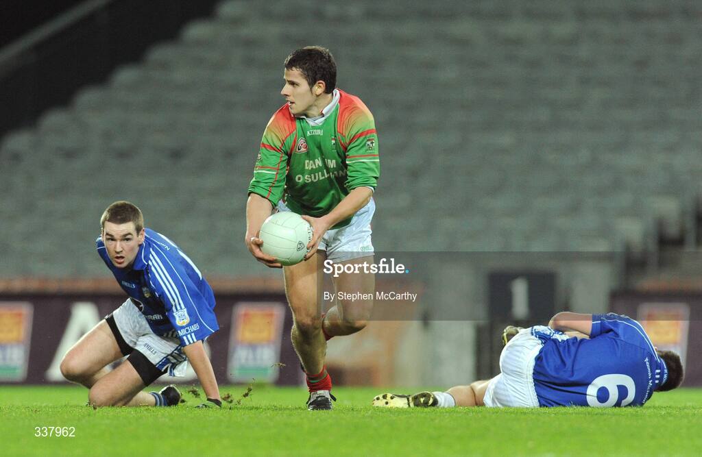 14 February 2009; Ronan O'Connor, St Michael's Foilmore, in action against Keilan Clancy, left, and Peter Ruane, St Michael's. AIB All-Ireland Intermediate Club Football Championship Final, St Michael's, Galway, v St Michael's Foilmore, Kerry. Croke Park, Dublin. Picture credit: Stephen McCarthy / SPORTSFILE