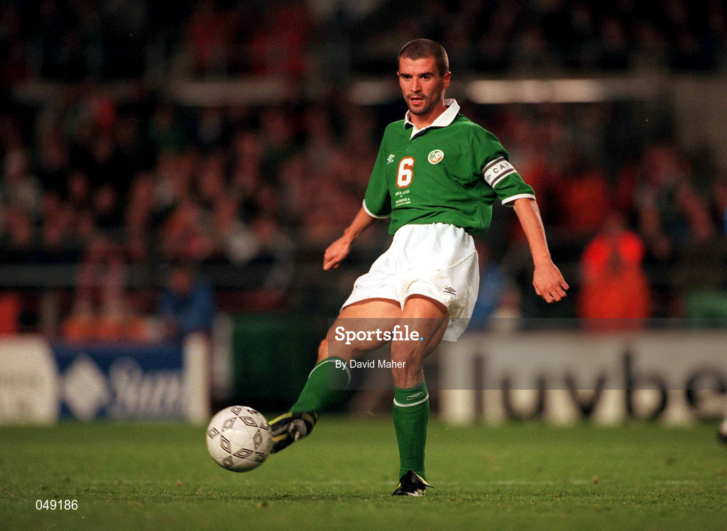 11 October 2000; Roy Keane of Republic of Ireland during the World Cup 2002 Qualification Group 2 match between Republic of Ireland and Estonia at Lansdowne Road in Dublin. Photo by David Maher/Sportsfile