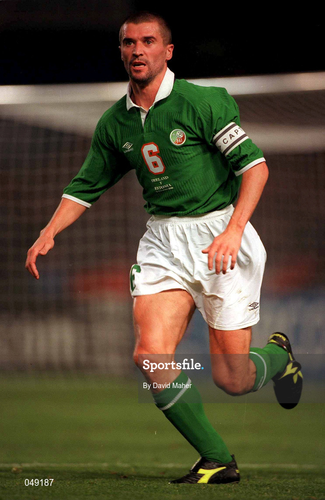 11 October 2000; Roy Keane of Republic of Ireland during the World Cup 2002 Qualification Group 2 match between Republic of Ireland and Estonia at Lansdowne Road in Dublin. Photo by David Maher/Sportsfile