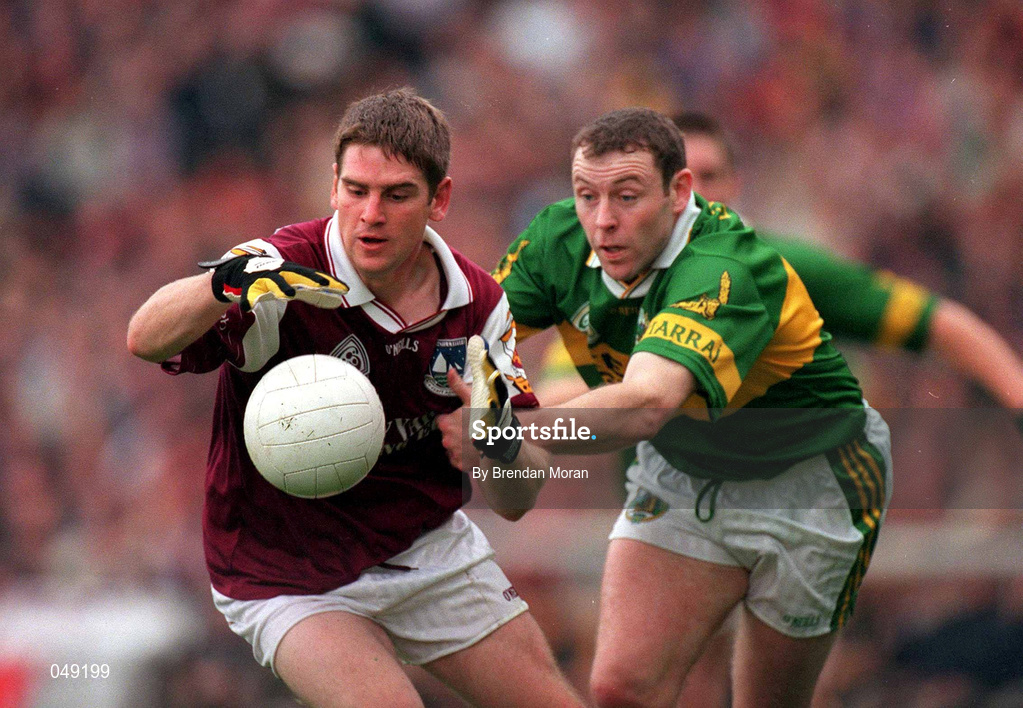7 October 2000; Paul Clancy of Galway in action against Seamus Moynihan of Kerry during the Bank of Ireland All-Ireland Senior Football Championship Final Replay match between Kerry and Galway at Croke Park in Dublin. Photo by Brendan Moran/Sportsfile