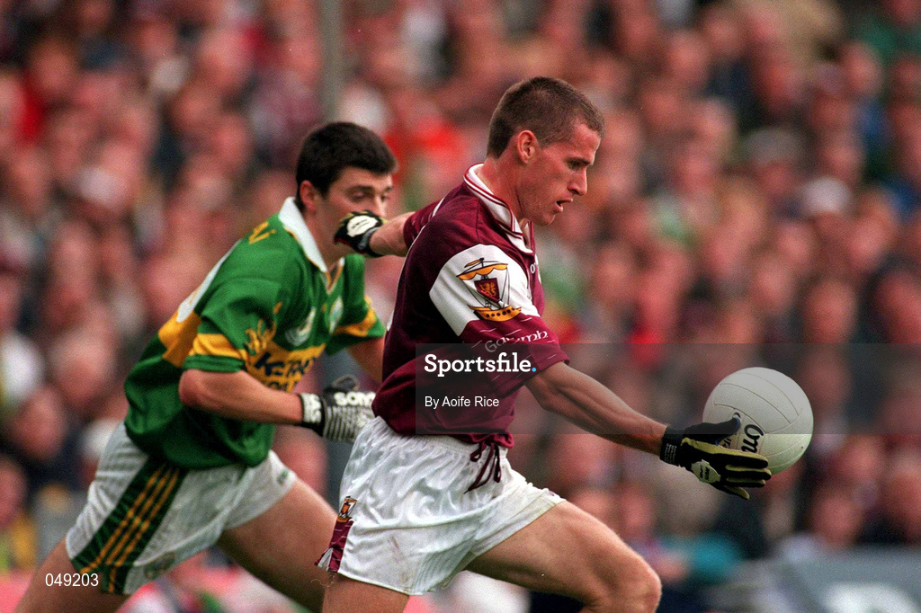 7 October 2000; Seán Óg De Paor of Galway during the Bank of Ireland All-Ireland Senior Football Championship Final Replay match between Kerry and Galway at Croke Park in Dublin. Photo by Aoife Rice/Sportsfile