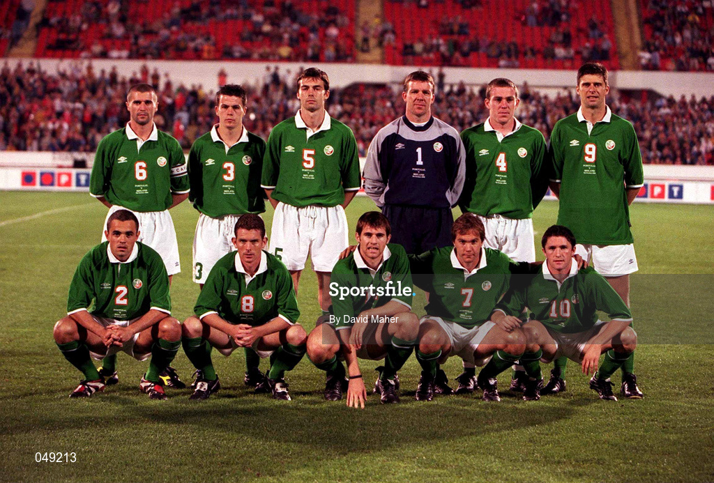 7 October 2000; Republic of Ireland team, back row, from left, Roy Keane, Ian Harte, Gary Breen, Alan Kelly, Richard Dunne and Niall Quinn, front row from left, Stephen Carr, Mark Kinsella, Kevin Kilbane, Jason McAteer and Robbie Keane prior to the World Cup 2002 Qualification Group 2 match between Portugal and Republic of Ireland at Estádio da Luz in Lisbon, Portugal. Photo by David Maher/Sportsfile